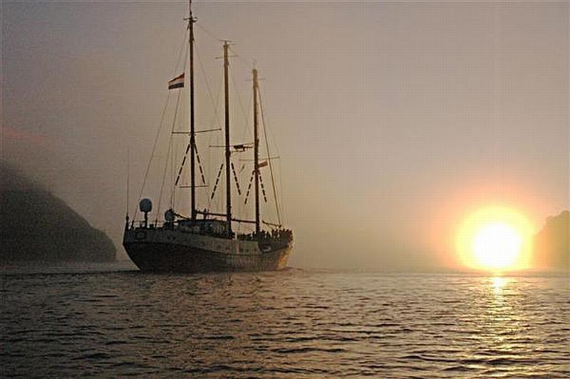 Rainbow Warrior II