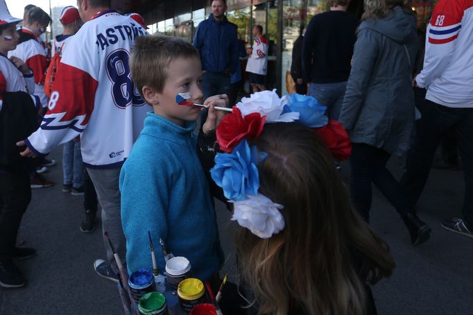 Čeští fanoušci před zápase se Švédskem na MS 2019