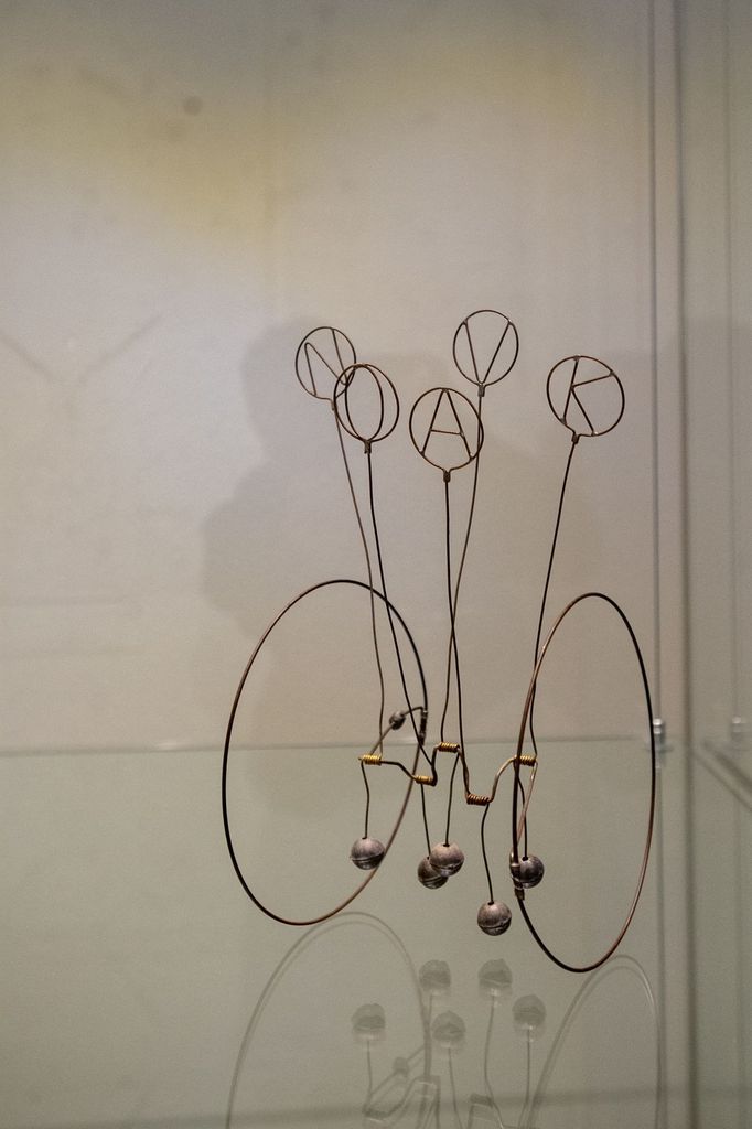 Snímek z výstavy děl Vratislava Karla Nováka v Galerii Středočeského kraje.