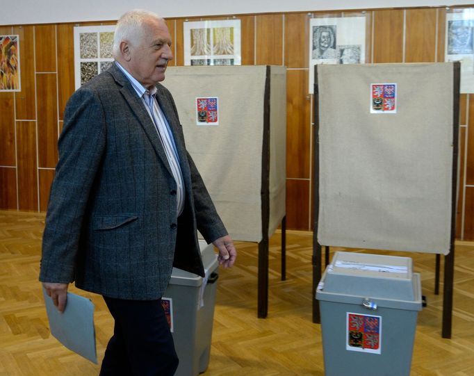 Václav Klaus u komunálních voleb 2014 v pražských Kobylisích.