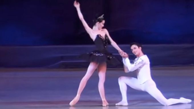 Trailer z inscenace Čajkovského Labutího jezera v podání Kyjevského velkého baletu.