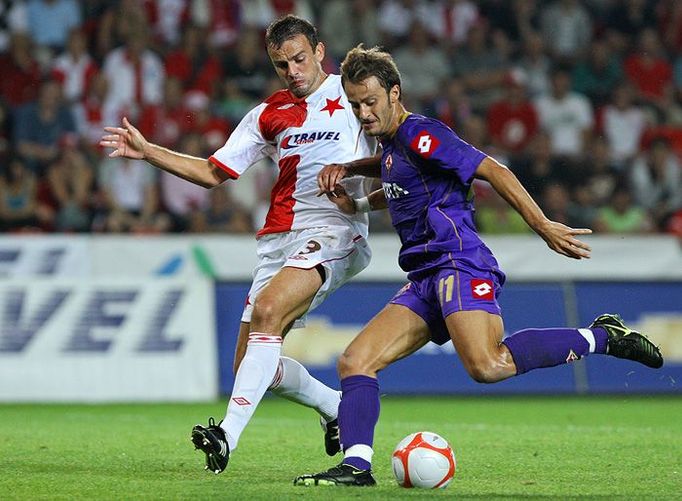 Gólová šance v podání Alberta Gilardina (11, ACF Fiorentina). Vaniak míč perfektně vyrazil.