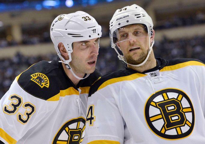 Zdeno Chára a Denis Seidenberg