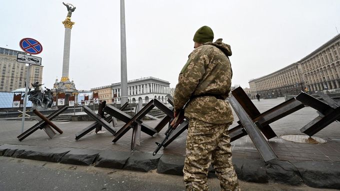 Kyjevský Majdan se připravuje na ruskou invazi.