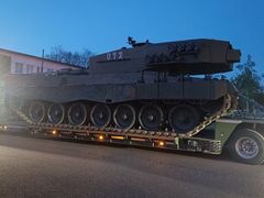 Kamion přivezl tank do Plzně 30. dubna nad ránem.