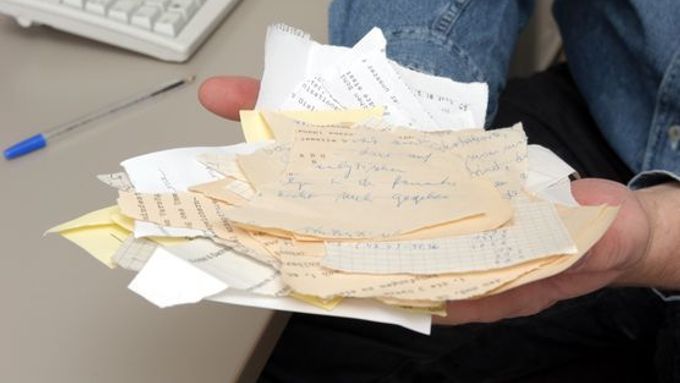 Útržky dokumentů Stasi.