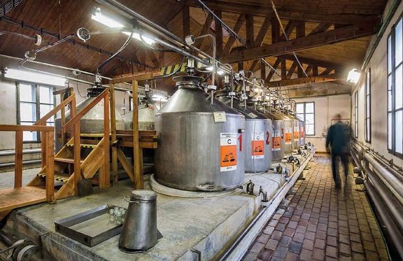 Tohle je oddělení A a takzvané odlučovače nitroglycerinu, kde se separuje od odpadní kyseliny.