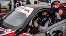 Martin Koloc .a Tomáš Enge při testech nového Mercedesu GT3 na letišti v Panenském Týnu