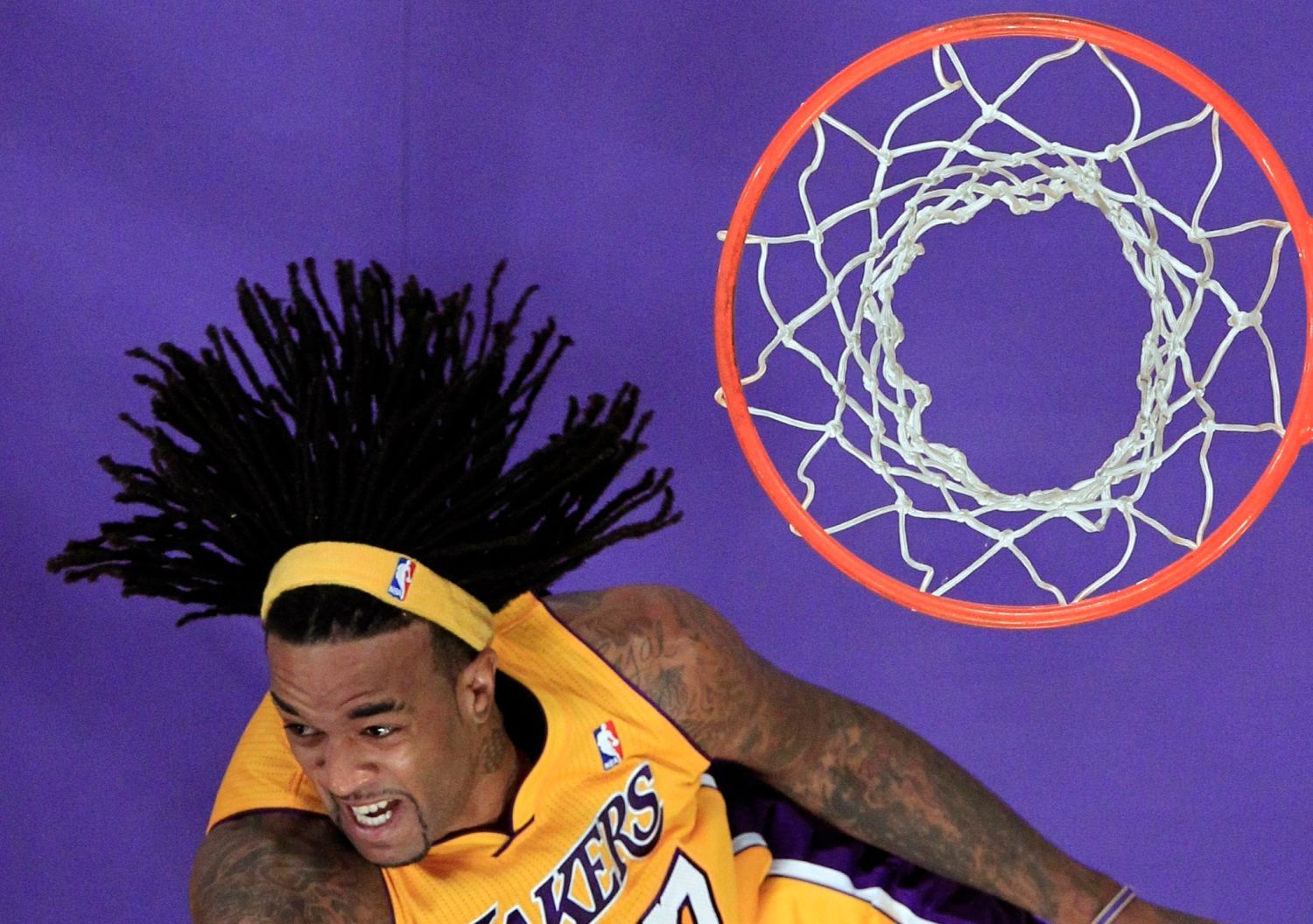 Basketbalista Los Angeles Lakers Jordan Hill v utkání NBA 2012/13 proti Dallasu Maverics.