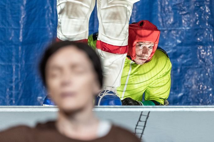 Jiří Černý v roli dozorce.