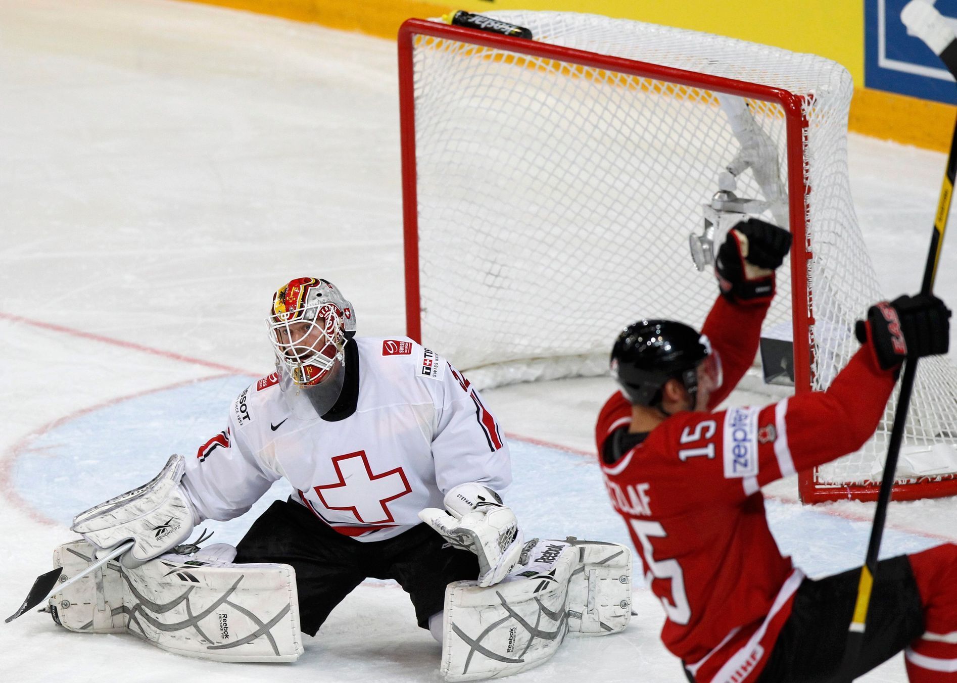 Ryan Getzlaf dává třetí gól v zápase Kanada - Švýcarsko