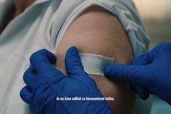 Video: Udělejme za koronavirem tečku. Česko zahájilo novou kampaň za očkování