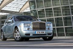 Rolls-Royce poodhalil elektromobil 102EX