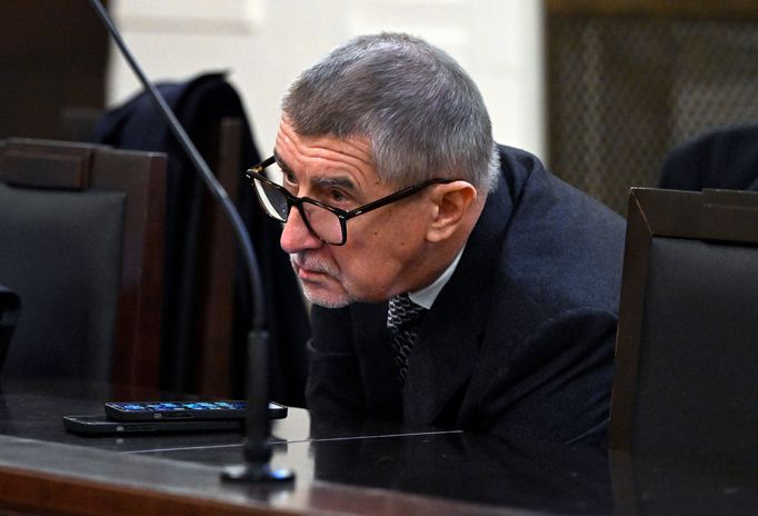 Obžalovaný Andrej Babiš u Městského soudu v Praze, kde pokračovalo hlavní líčení v případu kolem dotace na stavbu areálu Čapí hnízdo, 19. prosince 2022.