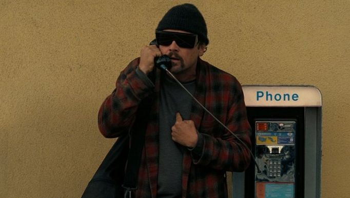 Leonardo DiCaprio jako Bob ve filmu Jedna bitva za druhou.