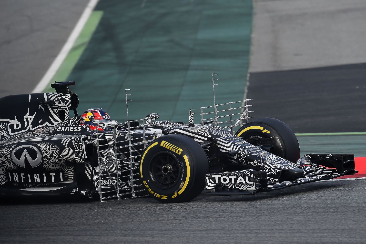 Testy F1 2015:  Danil Kvjat, Toro Rosso