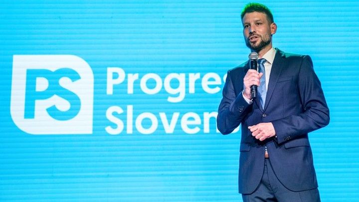 Část slovenské koalice chce odvolat Šimečku z vedení sněmovny.