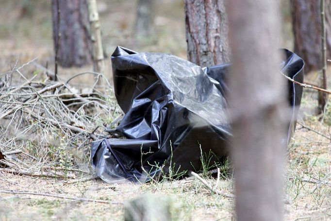 Záběr z místa činu vraždy v lese u obce Malíkovice v okrese Kladno, kde dne 13. října roku 2005 Viktor Kalivoda zbavil života podnikatele Jaroslava Lendóciho.