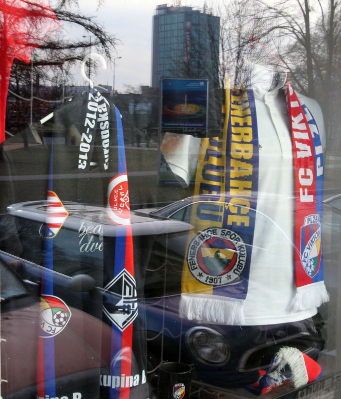 Evropská liga, Viktoria Plzeň, trénink: fan shop před zápasem s Fenerbahce