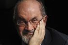 Fatvou odsouzený Salman Rushdie vydá po sedmi letech román