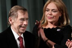 Václav Havel se s Albrightovou nesetká, musí se šetřit