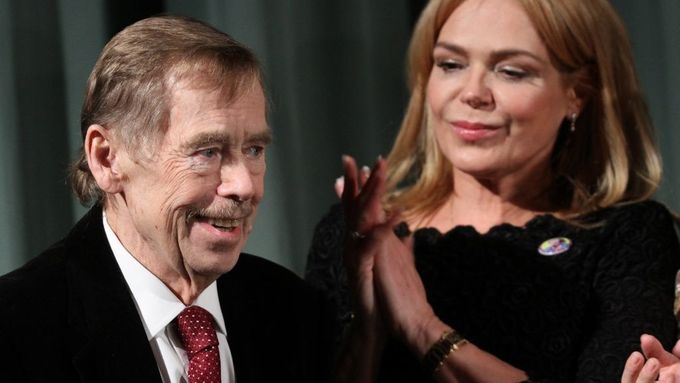 Václav Havel na premiéře Odcházení.