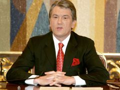 Prezident Viktor Juščenko během projevu ve kterém oznámil, že rozpouští parlament a vyhlašuje nové volby