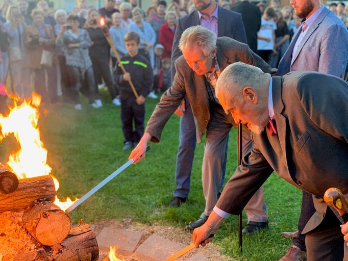Prezident Miloš Zeman během tradiční slavnosti zapalování Masarykovy vatry.
·