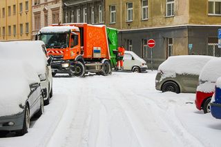 Popelářský vůz společnosti Pražské služby v Praze v roce 2021.