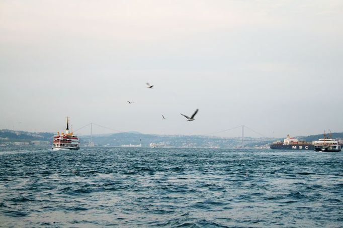 Istanbul: Pohled k mostu, který spojuje asijskou a evropskou část metropole.