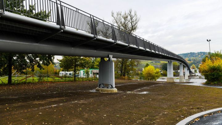 Císařský ostrov s Trojou opět propojila lávka, tři roky po pádu původní konstrukce