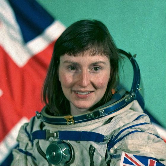 Helen Sharmanová - první astronautka ze Spojeného království, která pracovala v roce 1991 na sovětské orbitální stanici Mir.