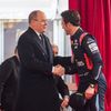 Thierry Neuville z týmu Hyundai slaví s knížetem Albertem II. vítězství v Rallye Monte Carlo 2020