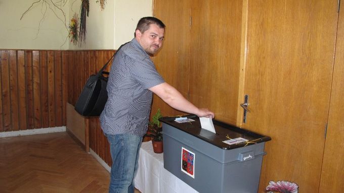 Poprvé volí Tomáš Šmíd v parlamentních volbách jinou stranu než lidovce. Důvodem je nový lídr a jeho náchylnost k levici.