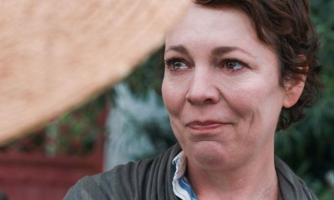 Olivia Colmanová jako Leda.