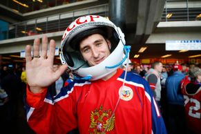 První souboj gigantů hokejového šampionátu: Ruští "kosmonauti" vyzráli na Švédy