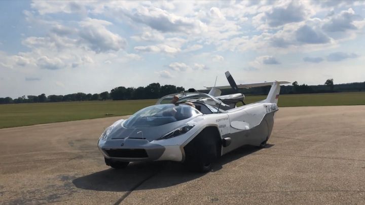 Slovenský vynálezce představil nové létající auto. Urazil s ním zatím nejdelší trasu; Zdroj foto: Reuters