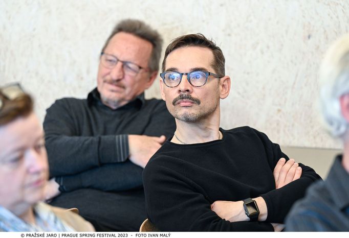 Součástí Prague Offspring byly kromě koncertů také master class, filmová projekce nebo debaty. Na snímku z té první je skladatel Miroslav Srnka.