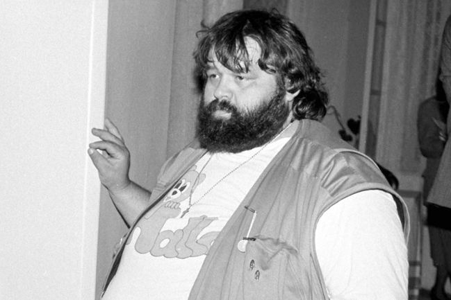 Herec Jiří Růžička na sklonku svého života, kdy ho už trápila řada zdravotních problémů. Nedatovaný snímek (cca 1995 - 1999).