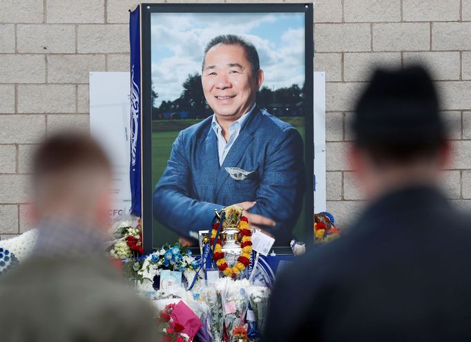 Fanoušci Leicesteru se loučili se zesnulým majitelem u stadionu