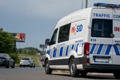 Silniční inspektoři jdou do práce. Mobilní STK vám může i zabavit auto