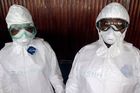 Ochranné obleky nemusí na ebolu stačit, přiznala poprvé WHO