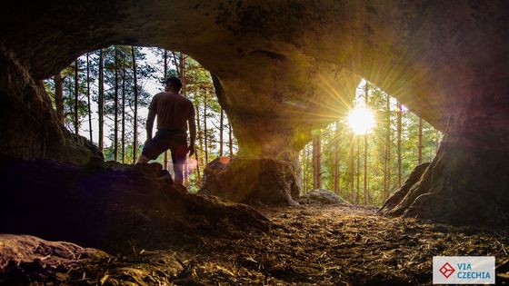 Českem od severu k jihu. Na vandru po krásách země navštívil psí kostel i kamzíky