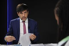 Ekonom o lhaní si do kapsy: "Švarc" je v rozkvětu a 100 miliard platíme jen za dluh
