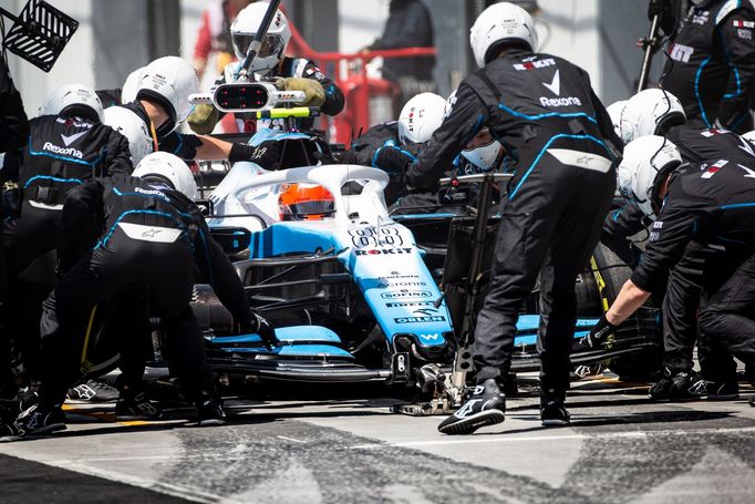 Robert Kubica v boxech Williamsu při Velké ceně Kanady formule 1.