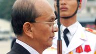 4. 2. - Barma má po dvaadvaceti letech prezidenta, kterým se stal dosavadní premiér Thein Sein. Zřejmě zůstane velitelem armády a bude dál určovat politiku budoucí civilní barmské vlády. Více informací najdete v článku Václava Vitáka - zde