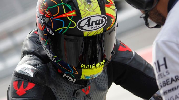 Po roční pauze se do světa rychlých motorek MotoGP vrací Karel Abraham, v Sepangu se v prvních letošních testech každý den zrychloval.