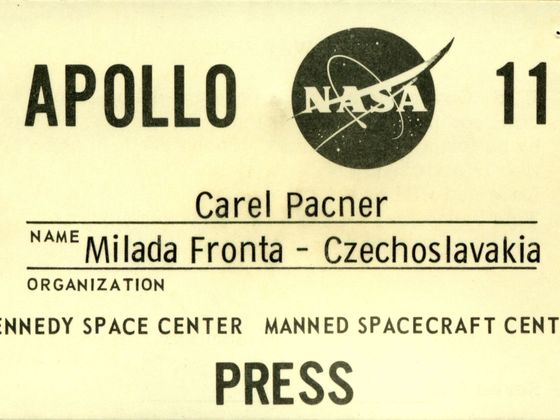 Novinářská akreditace Karla Pacnera na start Apolla 11.