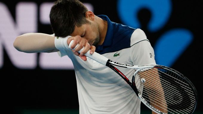 Novak Djokovič se po zranění stále herně trápí.