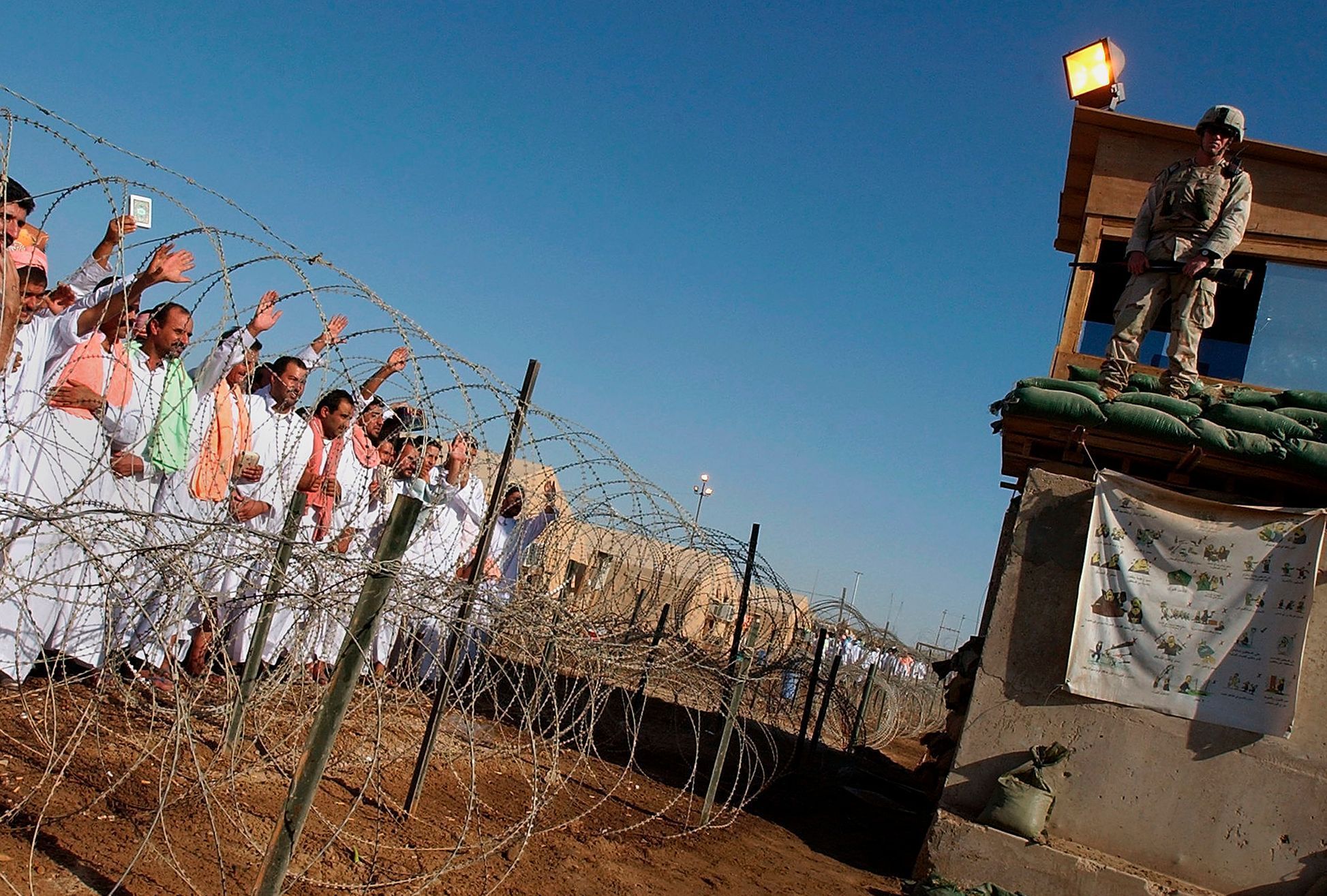 Jednorázové užití / Uplynulo 15 let od skandálu týraných iráckých vězňů ve věznici Abú Ghrajb / Reuters